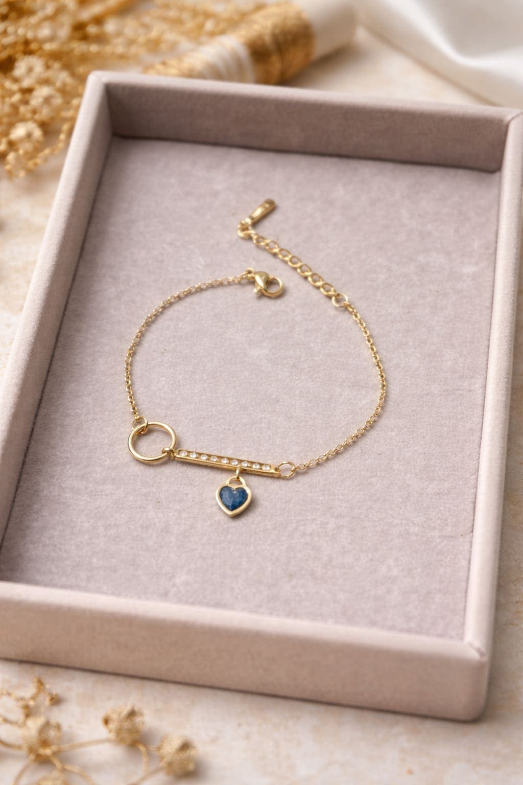 Black heart bracelet 